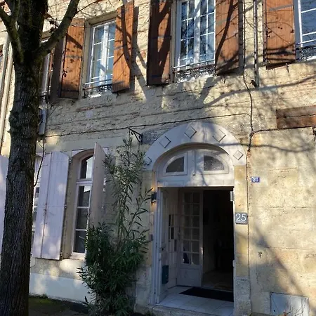 Relais Des Iles D'hôtes Alojamento de Acomodação e Pequeno-almoço Agen